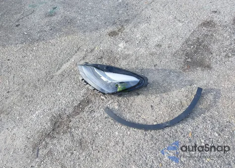 2025 Tesla Model Y Long Range Dual Motor Rear-Wheel Drive z USA, uszkodzony, nr VIN 7SAYGDED6SA373498